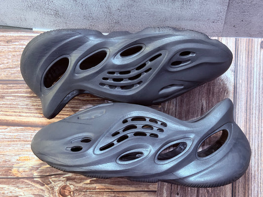 adidas Yeezy Foam RNR Onyx