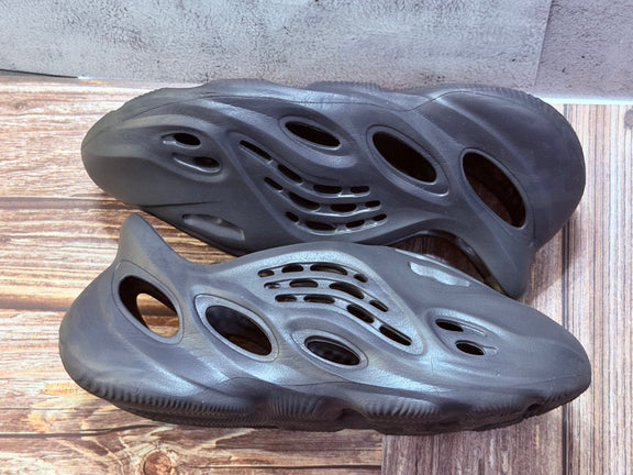 adidas Yeezy Foam RNR Onyx